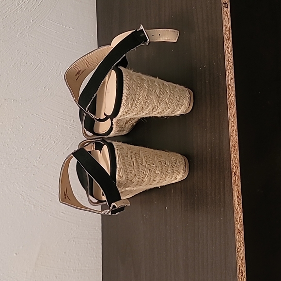 Monetgo Bay Club Wedges - Picture 3 of 3